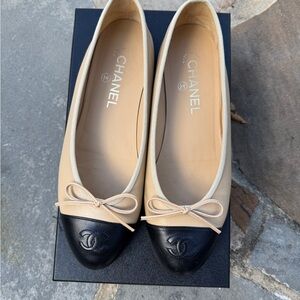 CHANEL Two-Tone Beige and Black Ballet Flats